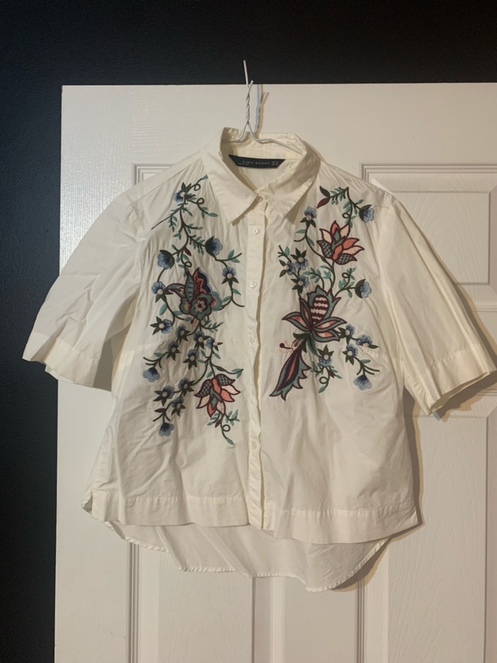 Zara Cream Button-Up Shirt with Multicolor Floral Embroidery